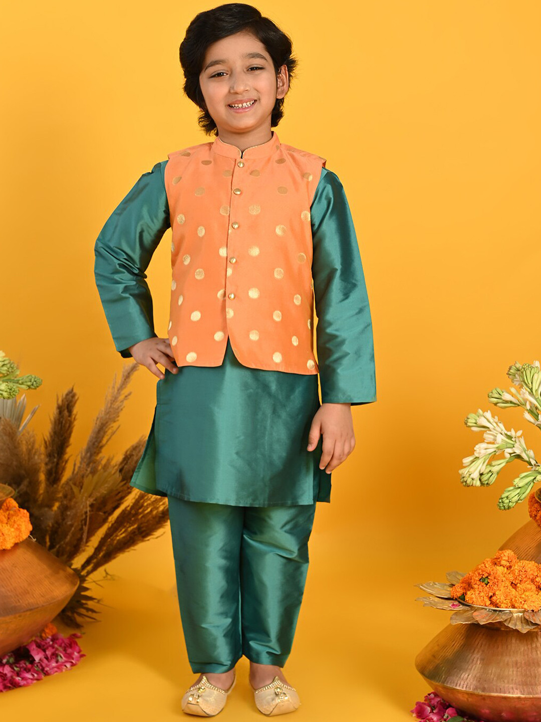 SAKA DESIGNS Boys Straight Kurta With Pyjamas & Jacket
