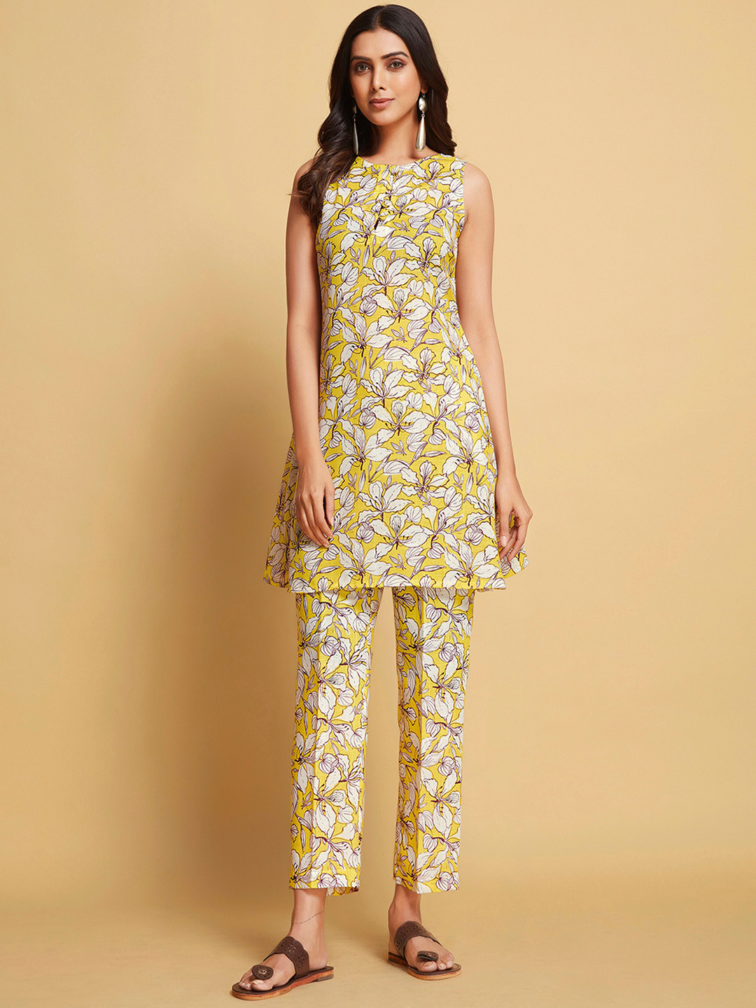 Sangria Yellow & White Floral Printed Linen Kurta With Trousers