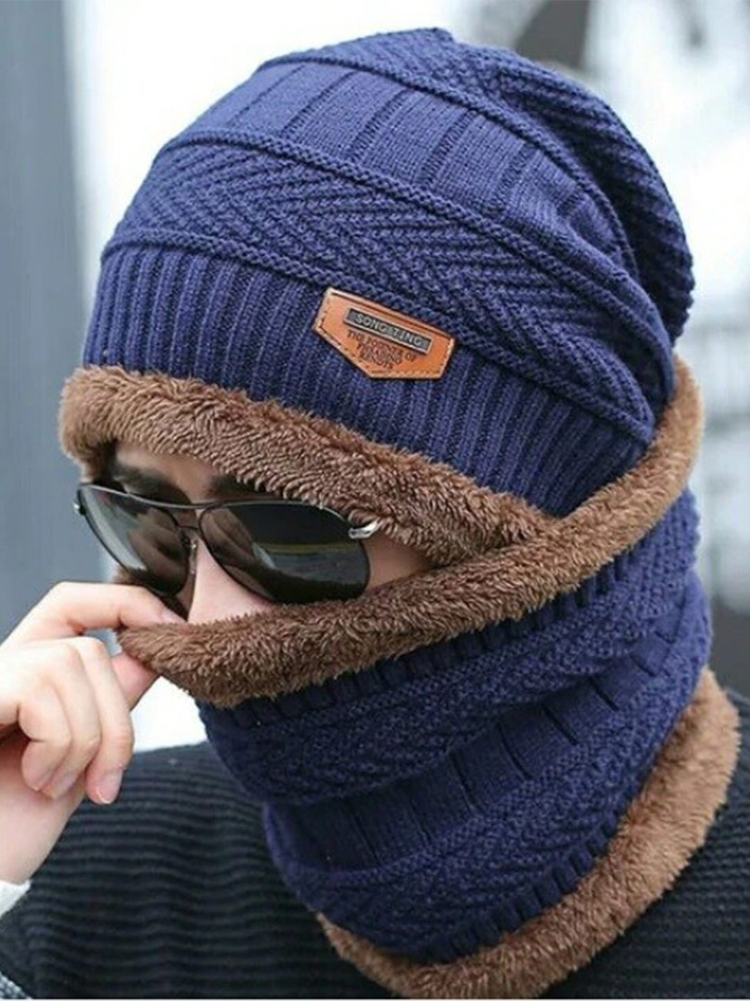 Alexvyan Men Self Design Acrylic Snow & Wind proof Beanie & Scarf