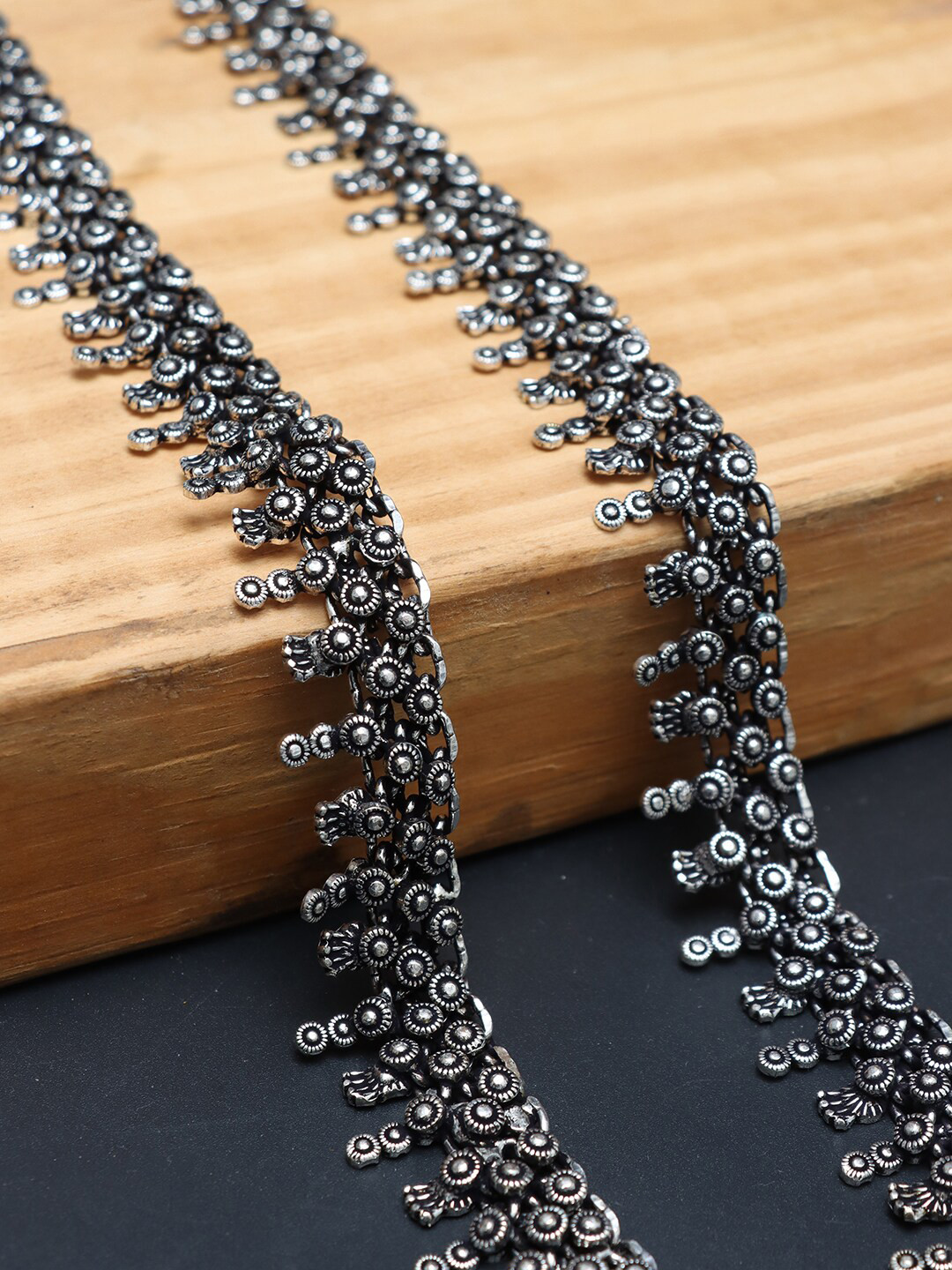 Ozanoo Silver-Plated Oxidised Adjustable Anklets