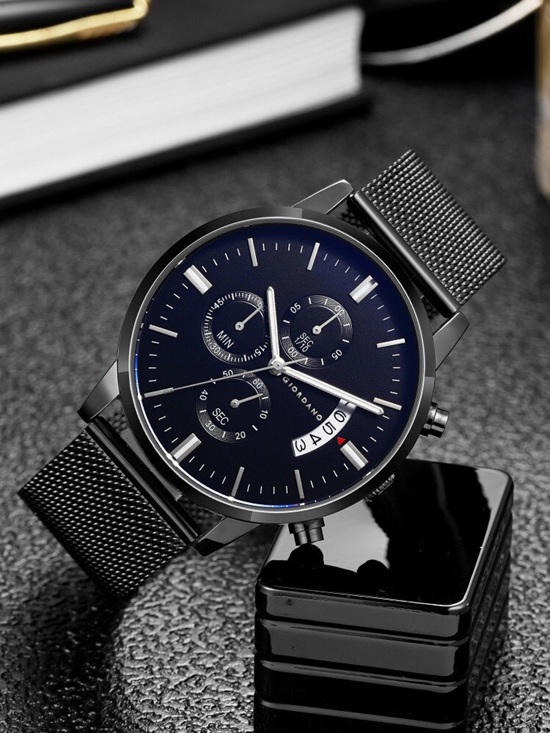 GIORDANO Men Round Dial & Bracelet Style Straps Analogue Watch GZ-50055-44