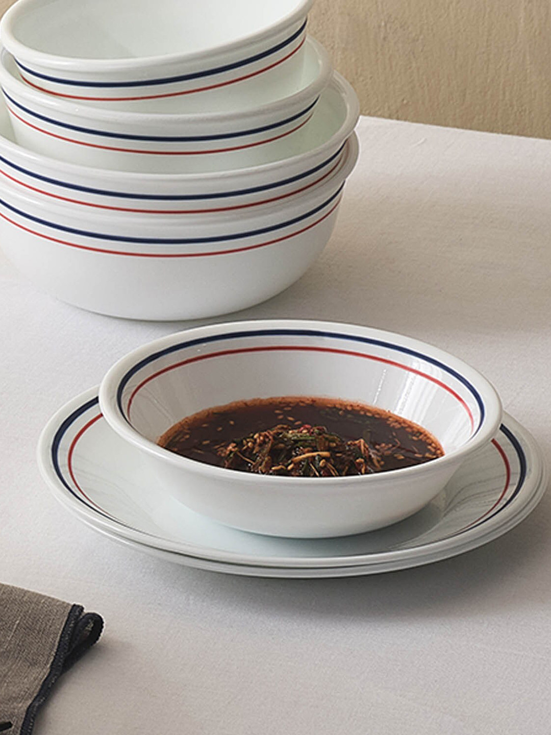 Corelle Livingware White & Red 6 Pieces Printed Vitrelle Glass Glossy Plates