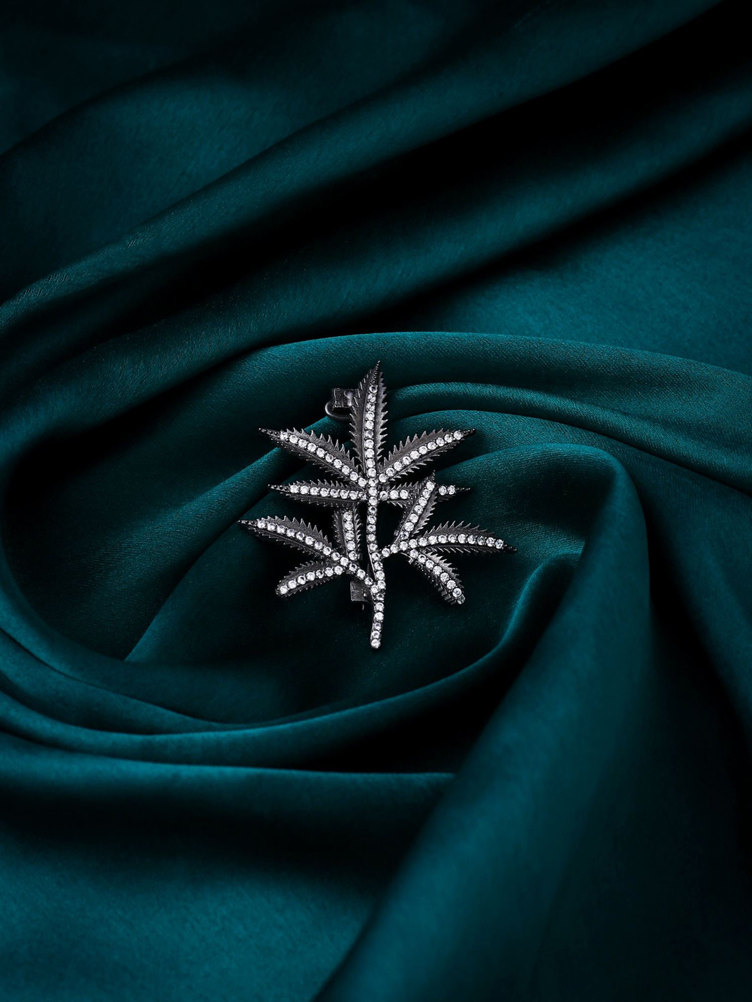 COSA NOSTRAA Men Leaf Bloom Brooch