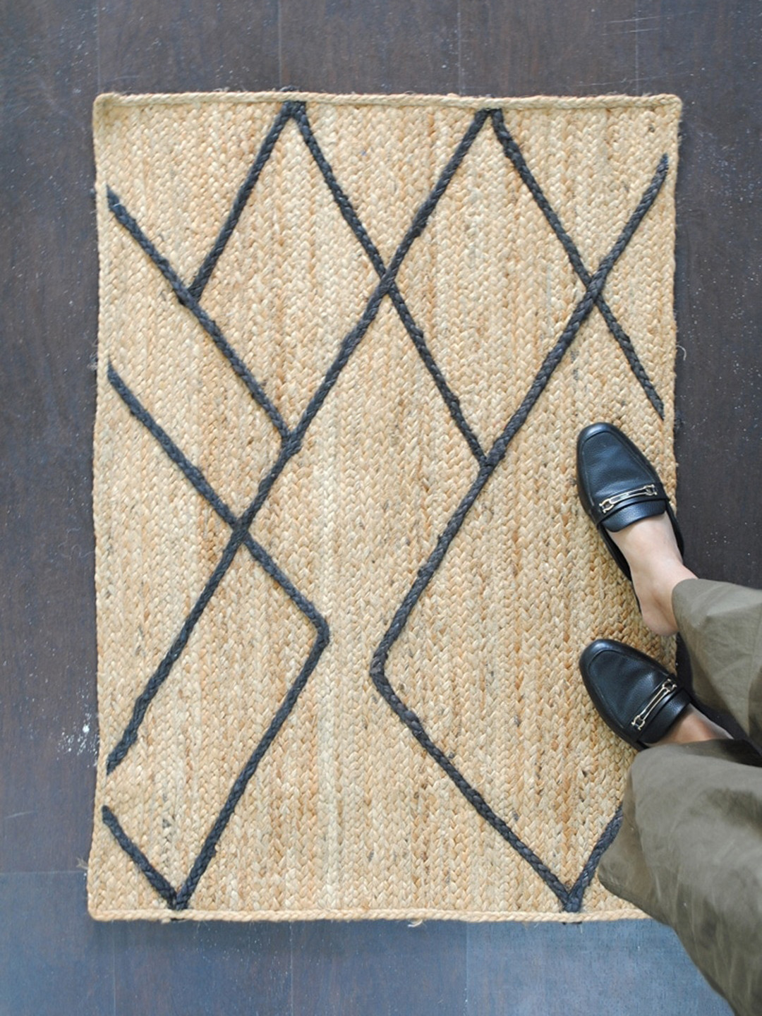 Art Avenue Ariana Beige & Black Braided Jute Rectangular Rug