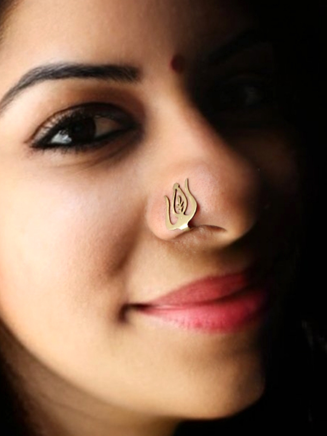 Goldnera Trishul Shaped Nose Pin