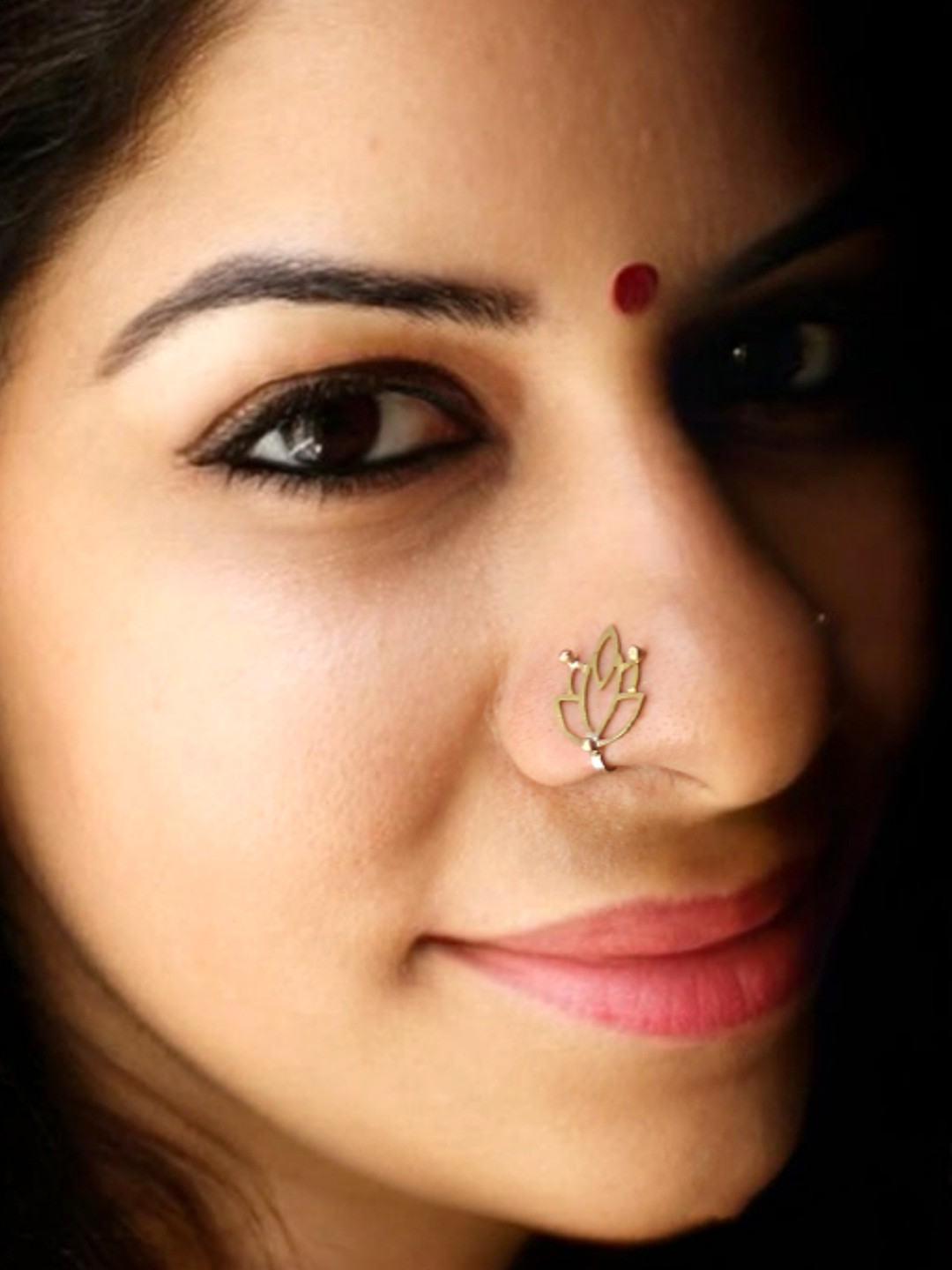 Goldnera Leaf-Shaped Clip-On Nosepin