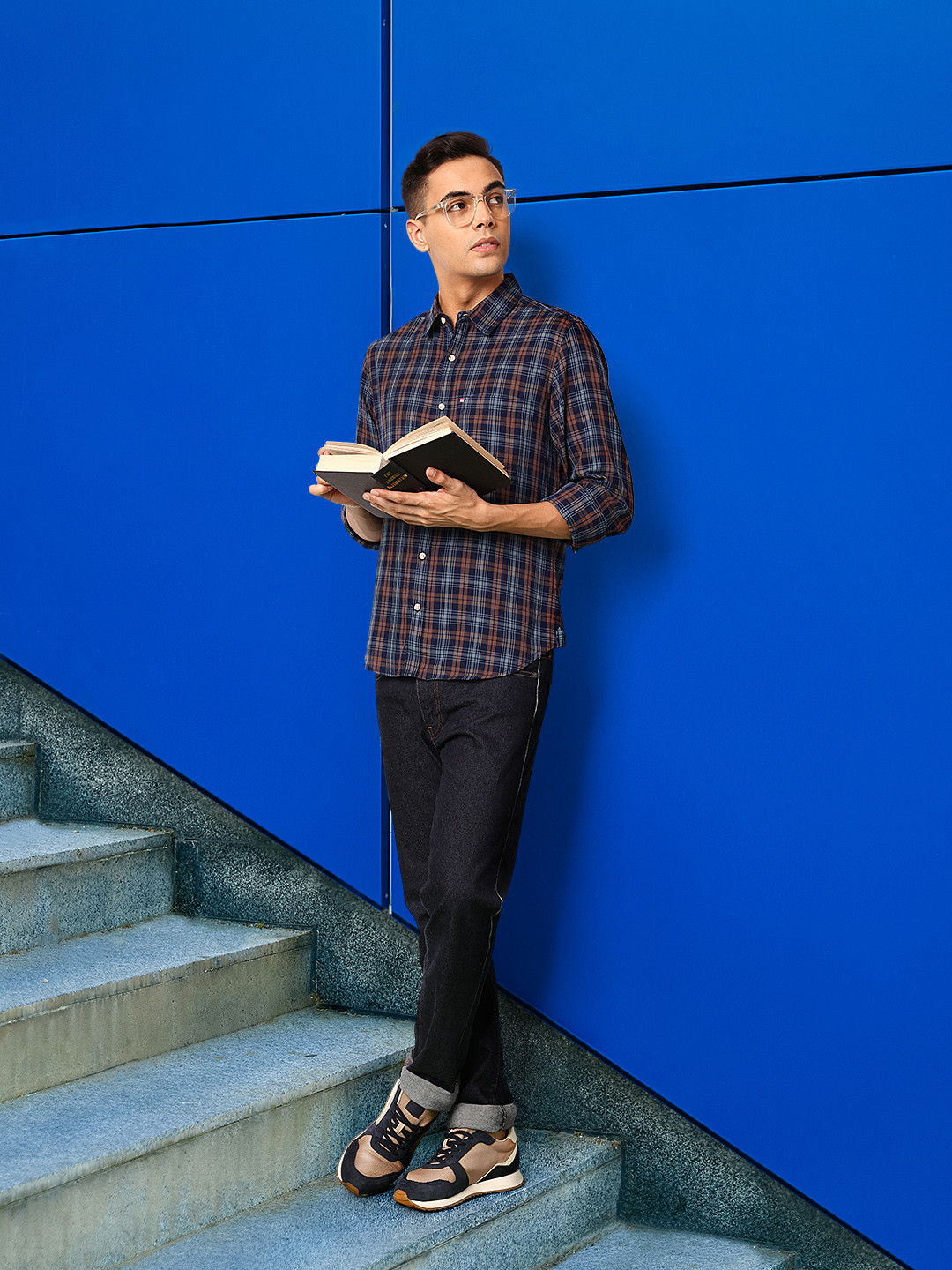 Harvard Men Navy Blue & Brown Slim Fit Checked Casual Shirt