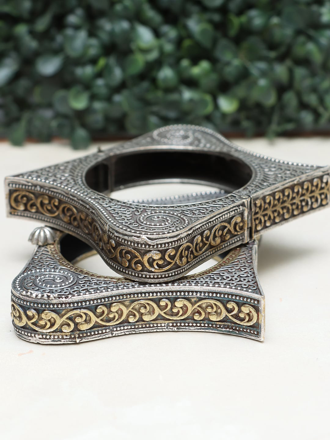 Ozanoo Set Of 2 Silver-Plated Openable Bangles