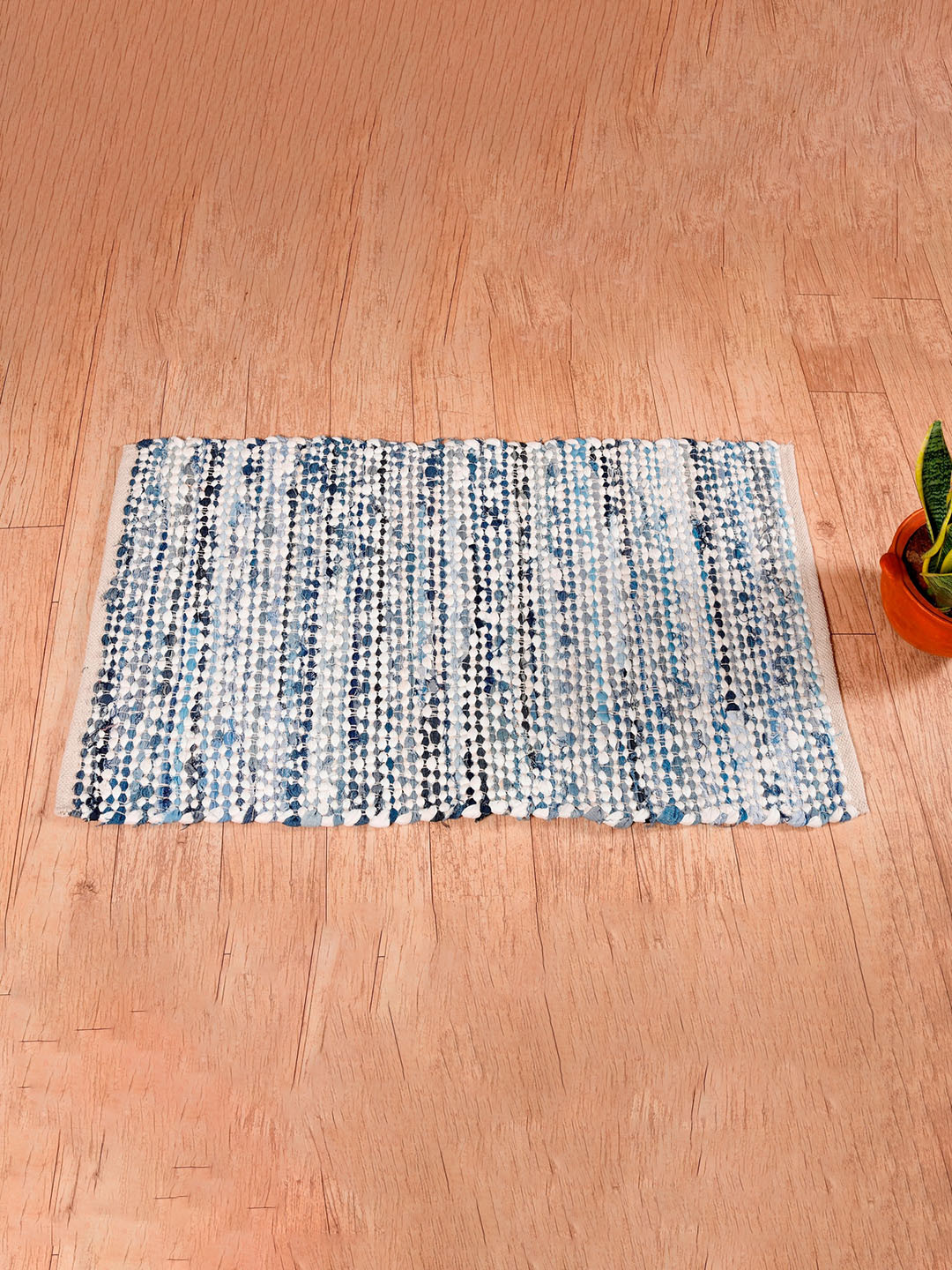 HANDICRAFT PALACE White & Blue Braided Cotton Rectangular Carpet