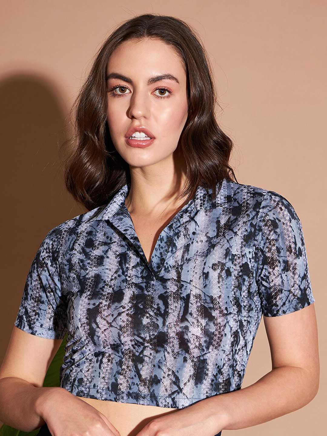 Marie Claire Black Abstract Printed Fitted Satin Crop Top