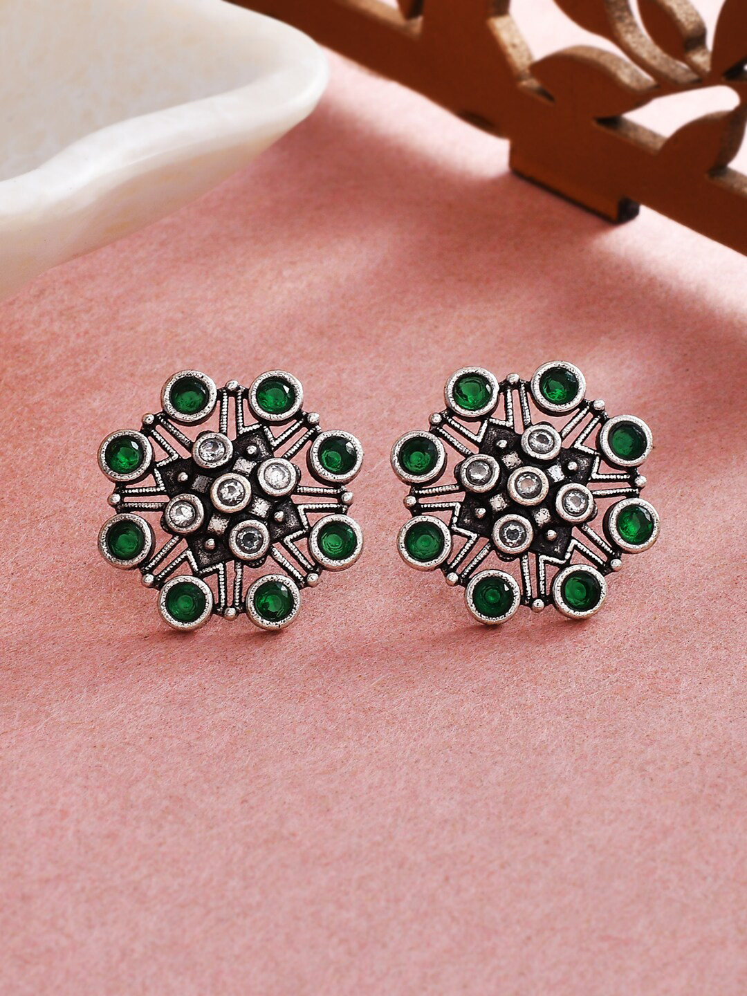 Abharan Green Round Cut Stones Stud Earrings
