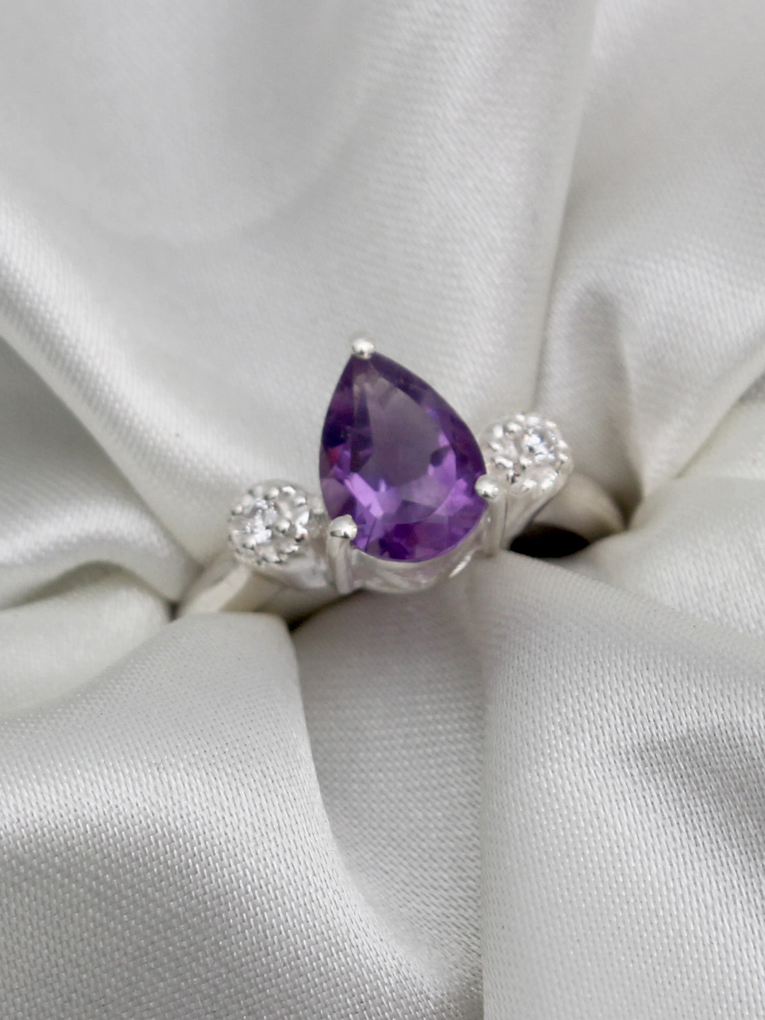HIFLYER JEWELS 925 Sterling Silver Amethyst-Studded Finger Ring