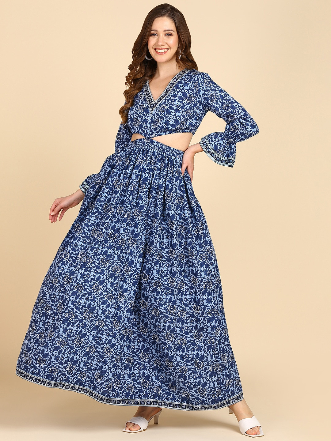 ZNX Clothing Floral Printed V-Neck Bell Sleeve Maxi Dress