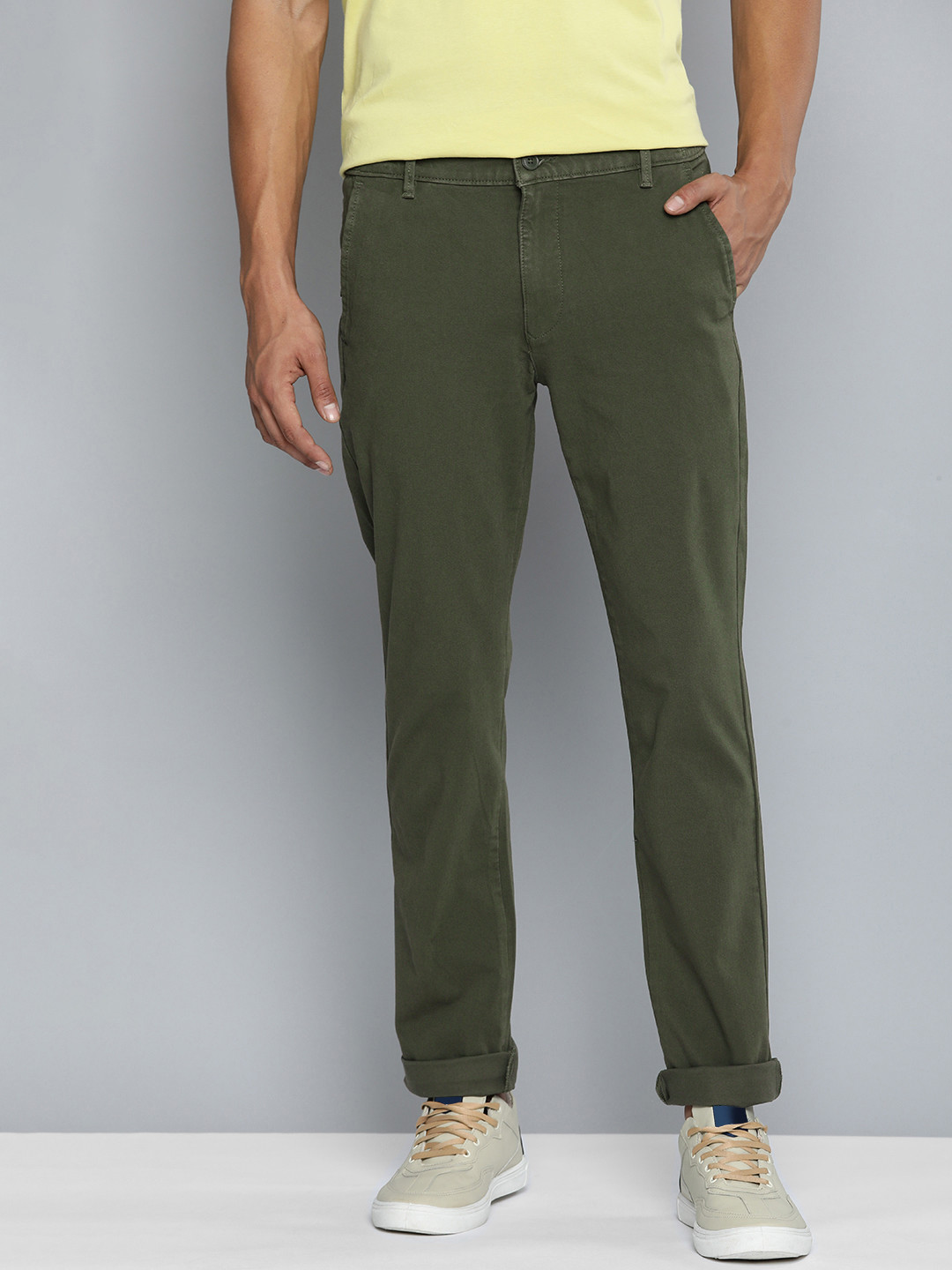 Levis Men Solid Slim Fit Chinos Trousers