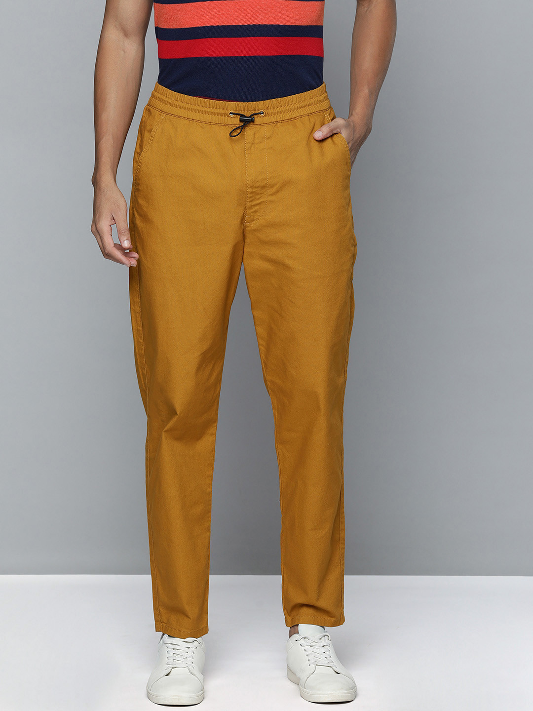 Levis Men Mid-Rise Regular Fit Trousers With Drawcords