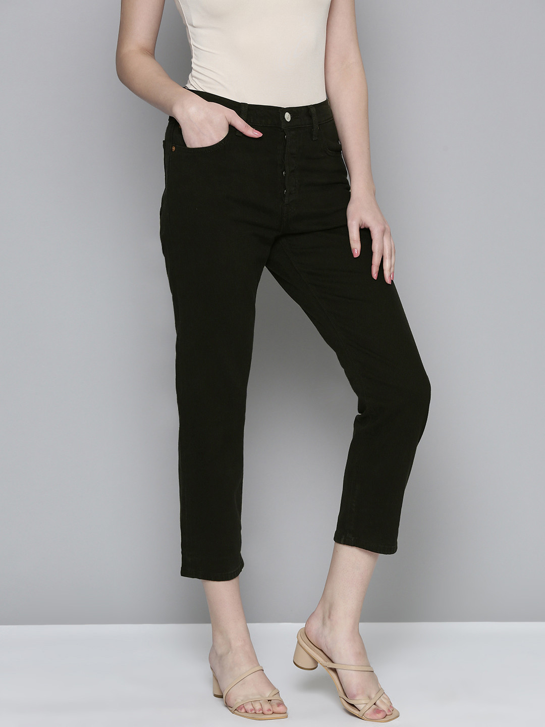 Levis Women 501 Regular Fit High-Rise Cropped Stretchable Jeans