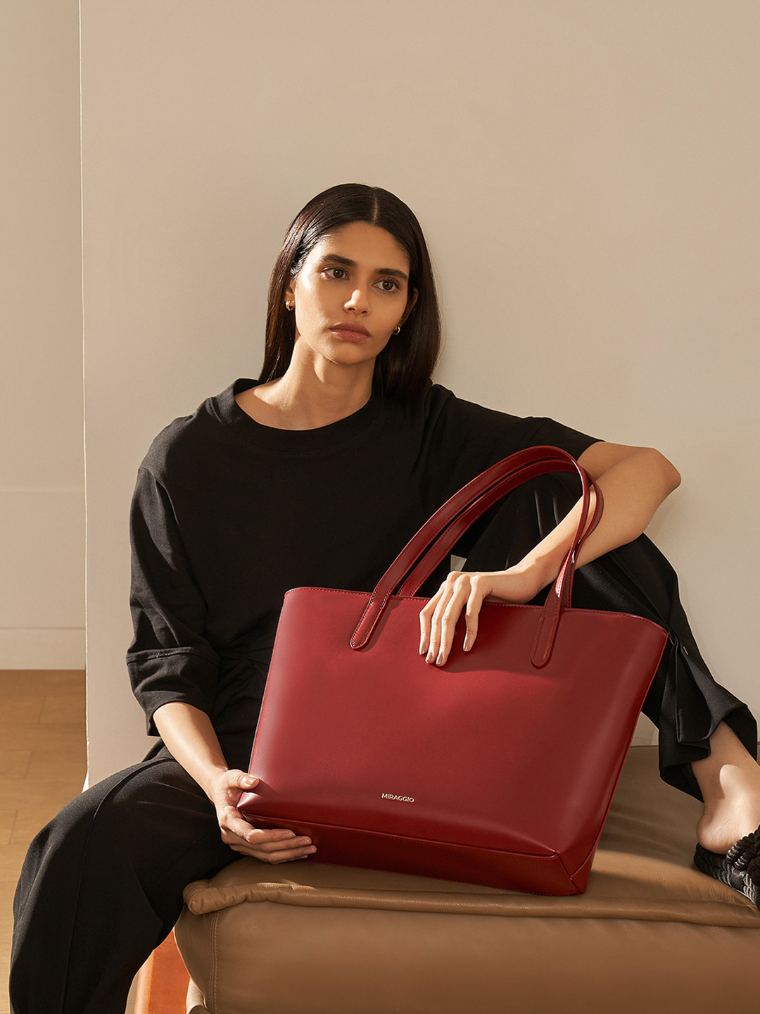 MIRAGGIO Kate Wine Structured Shoulder Bag