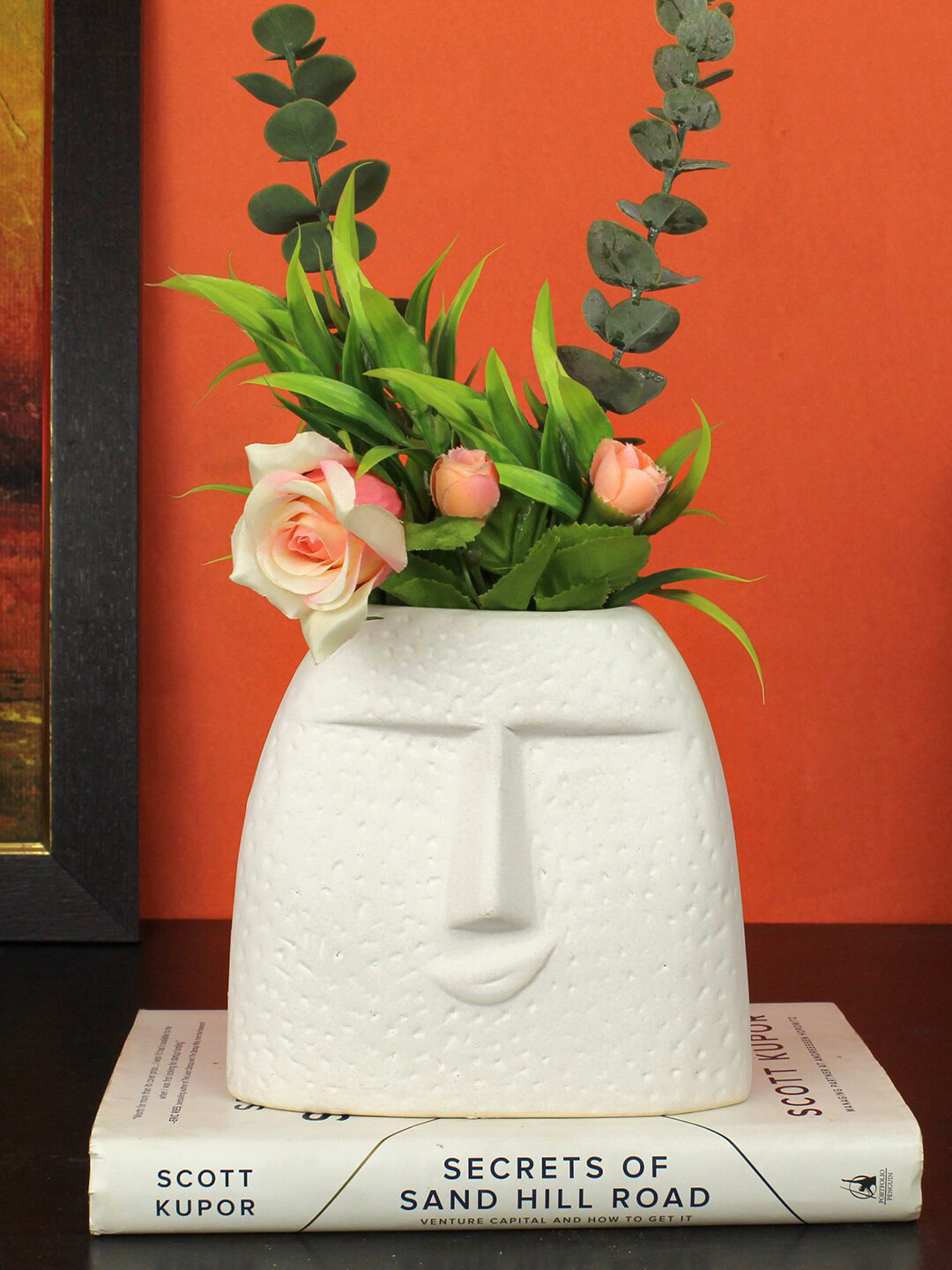 TIED RIBBONS White Textured Upbeat Face Ceramic Flower Vase