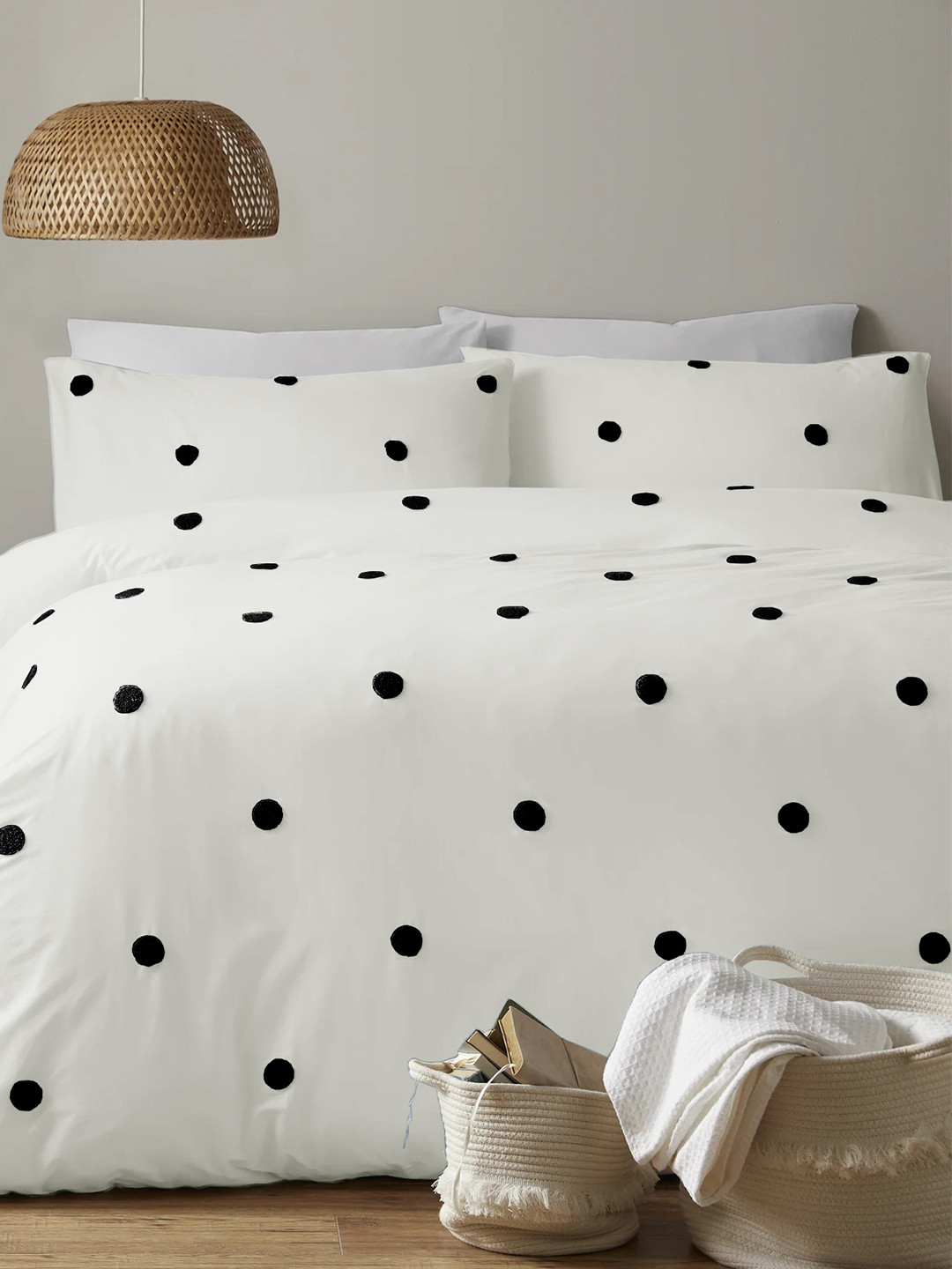 THE WHITE MOSS White Microfiber AC Room 150 GSM Double Bed Comforter With 2 Pillow Covers