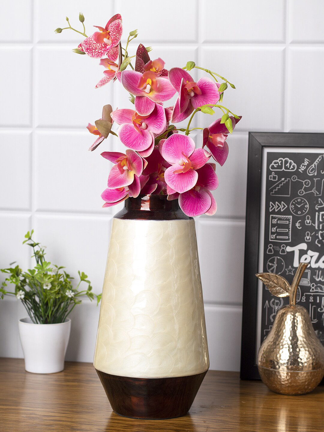 MARKET99  Off White & Brown Self Design Iron Flower Vase