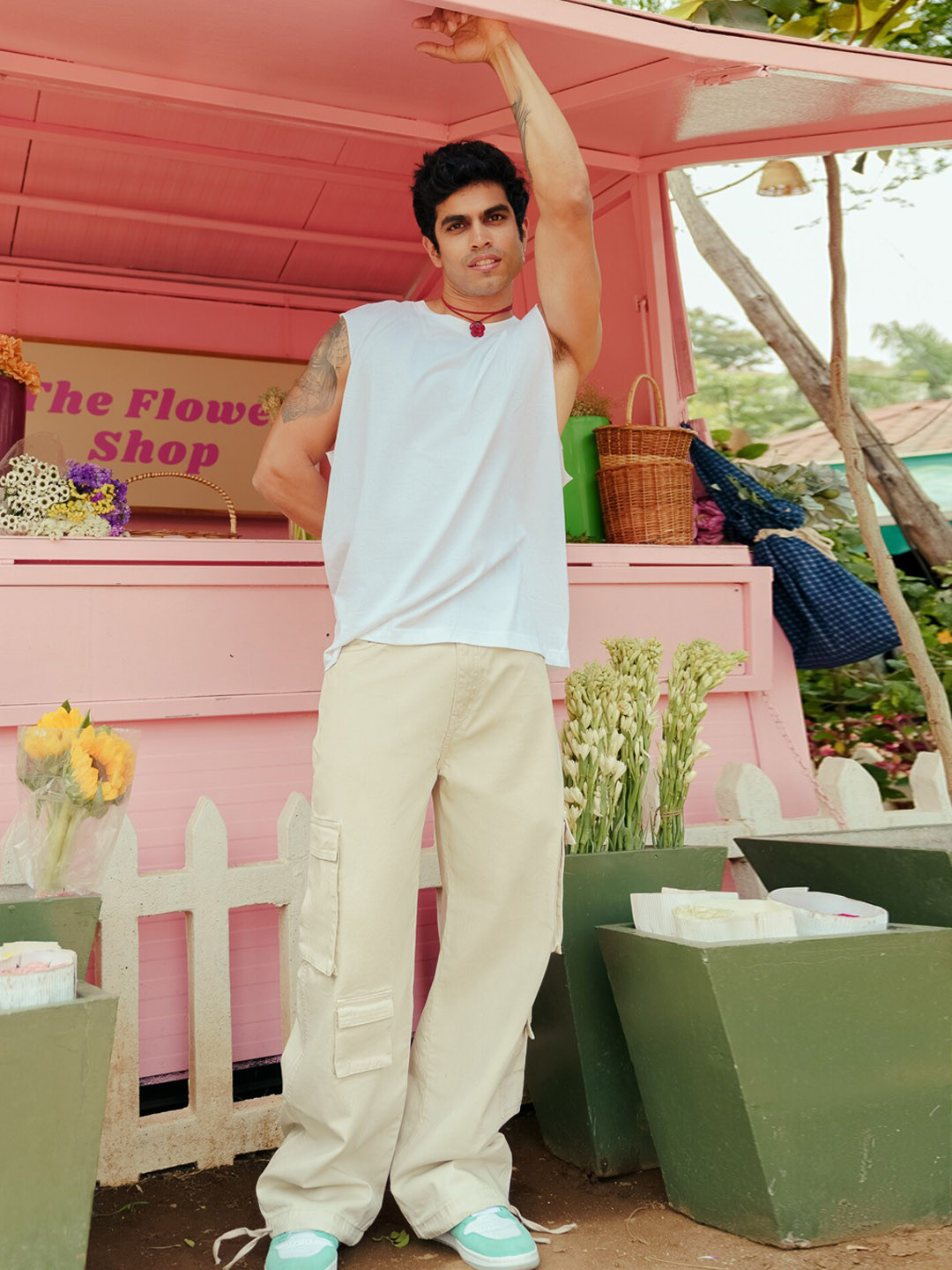 FREAKINS Men Cream-Coloured Straight Fit High-Rise Clean Look Pure Cotton Cargo Jeans