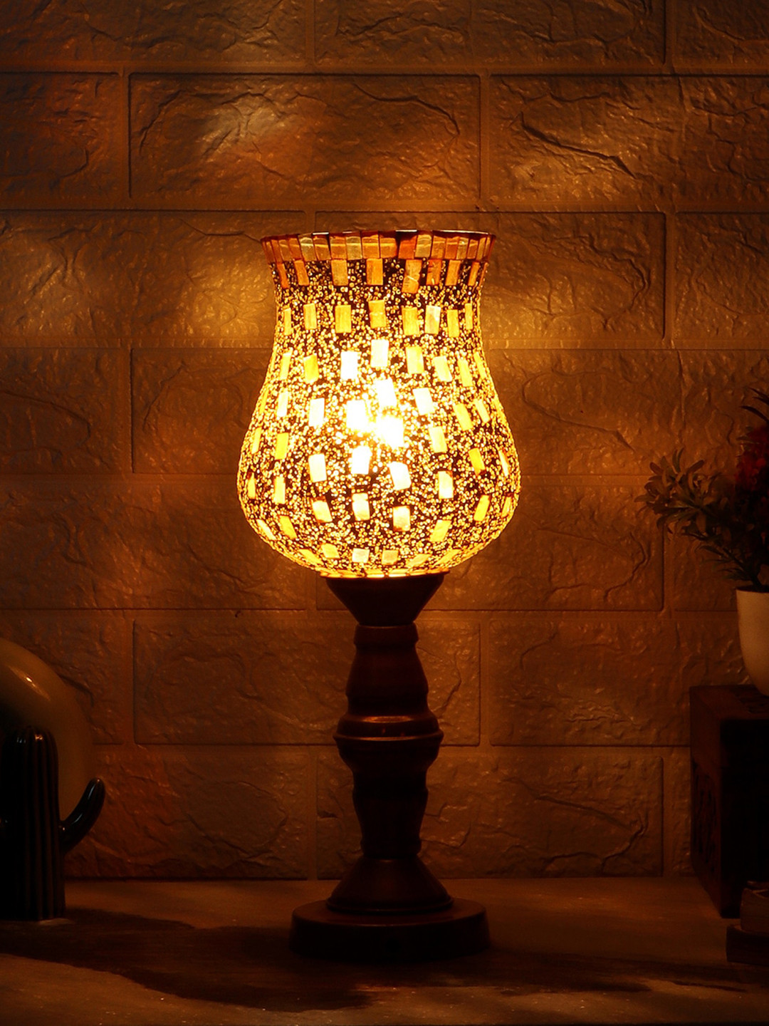 MFD HOME FURNISHING Golden Textured Table Lamp