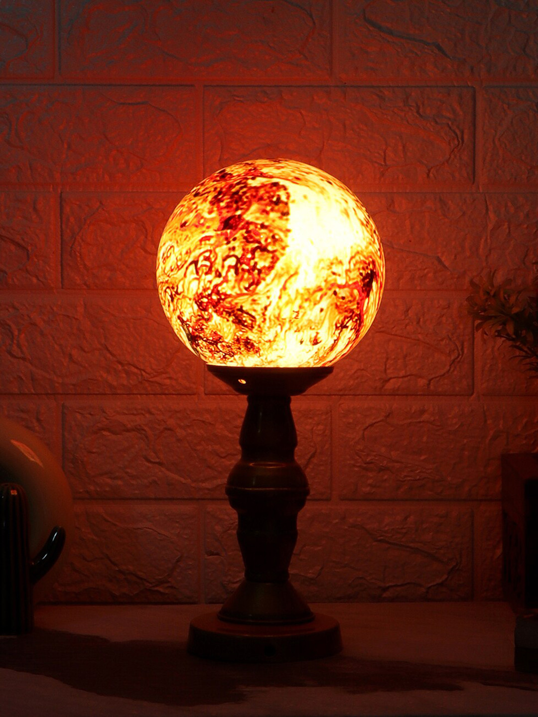 MFD HOME FURNISHING Golden & Red Printed Spherical Glass Table Lamp