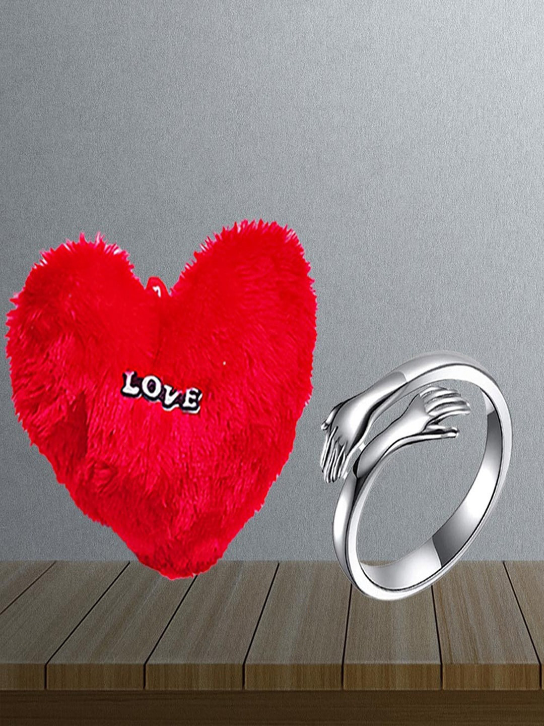 UNIVERSITY TRENDZ Silver-Plated Hug Finger Ring With Heart-Shaped Pillow