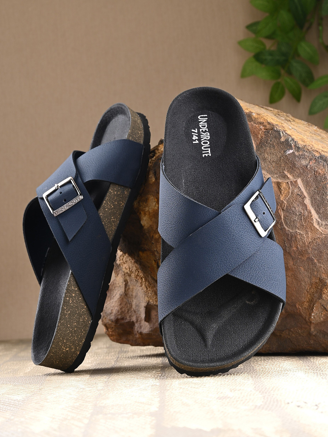UNDERROUTE Men Cross Strap Comfort Sandals With Buckle Detail