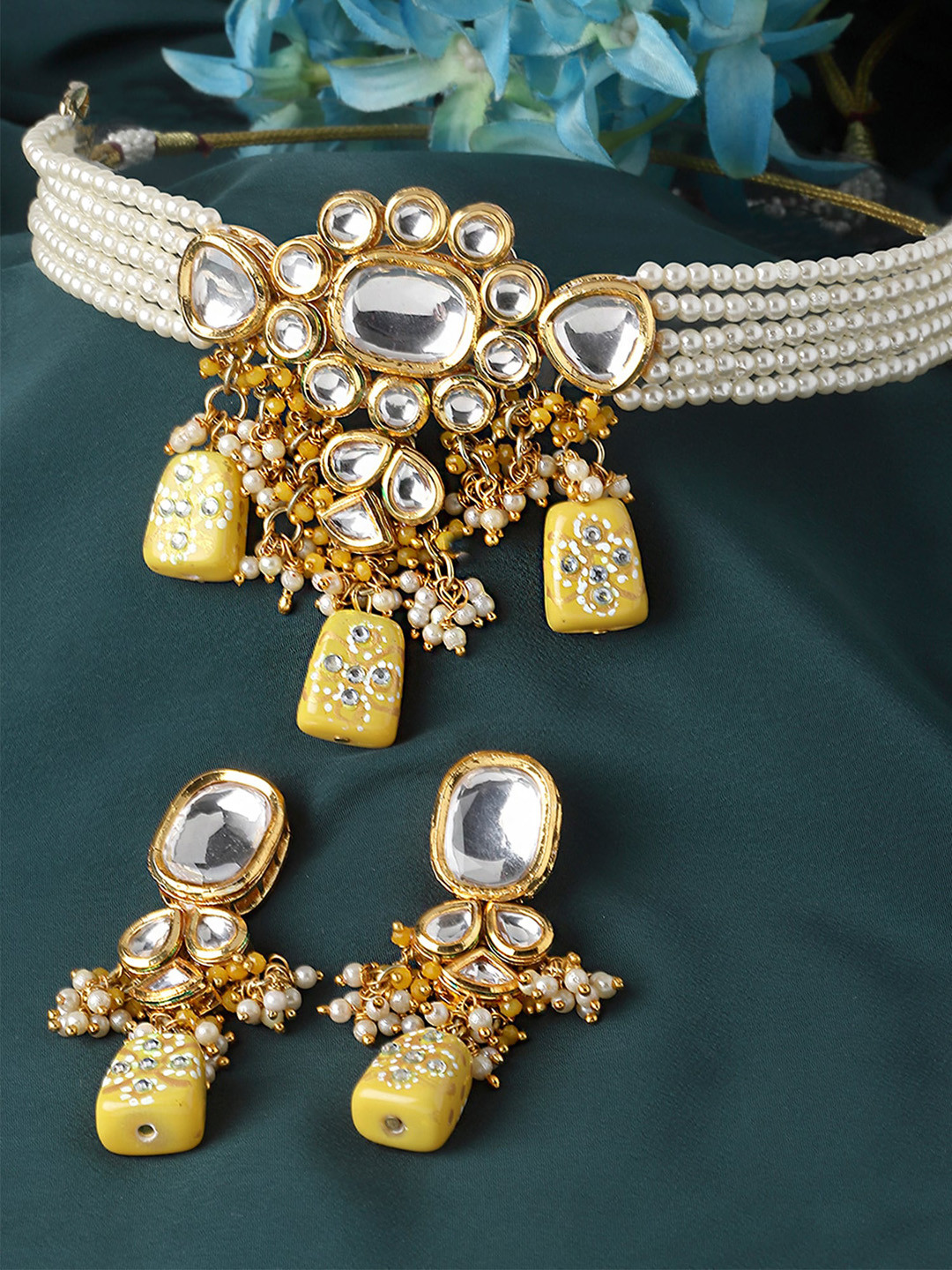KARATCART Gold-Plated Kudan-Studded & Beaded Jewellery Set