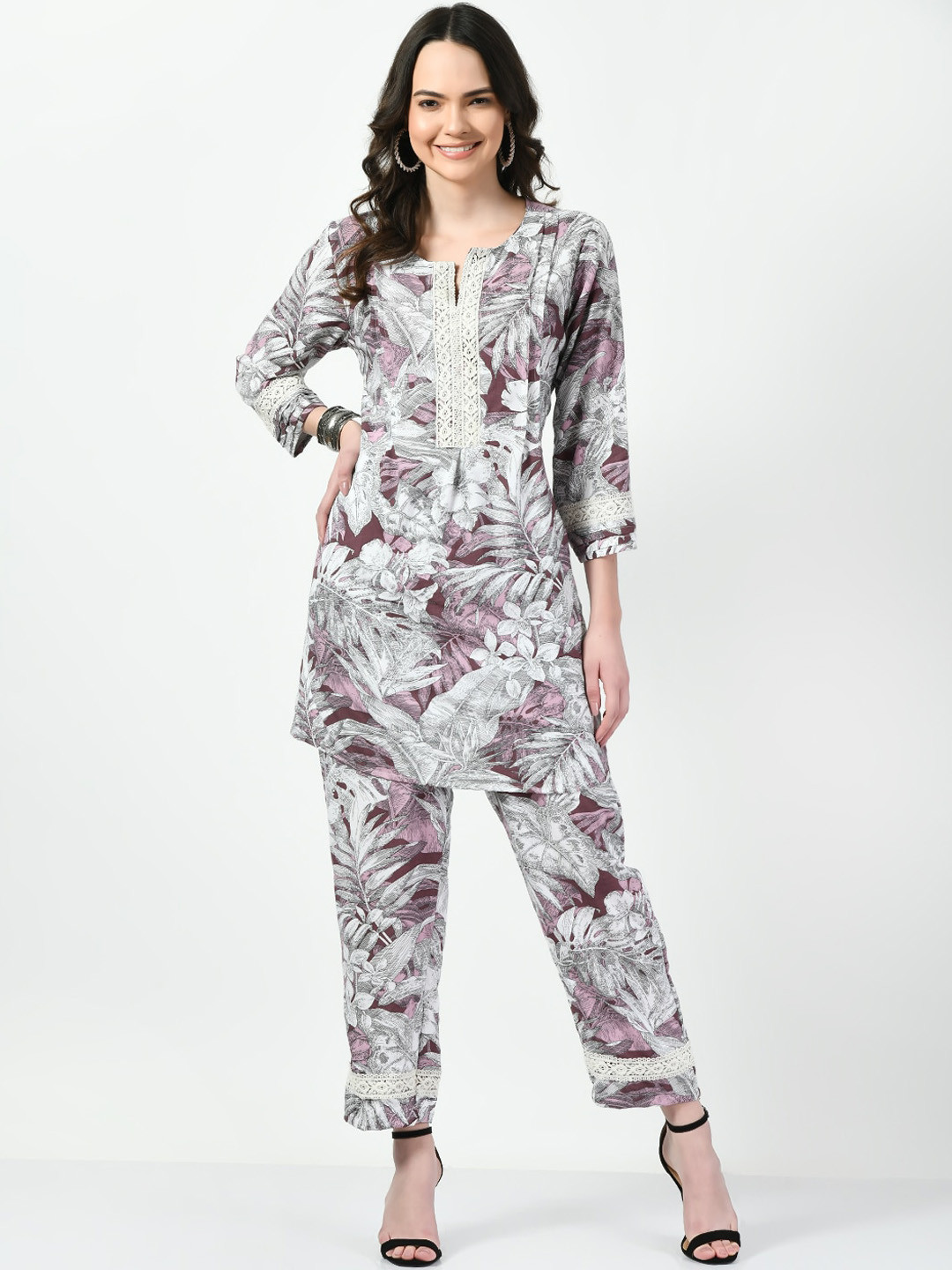 TBOJ Floral Printed Thread Work Detail Kurti With Trosures