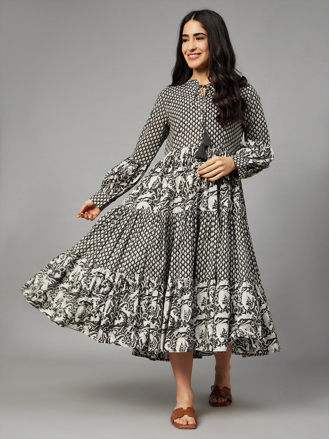 Aaheli Geometric Printed Tiered Detailed High Neck Fit & Flare Dress