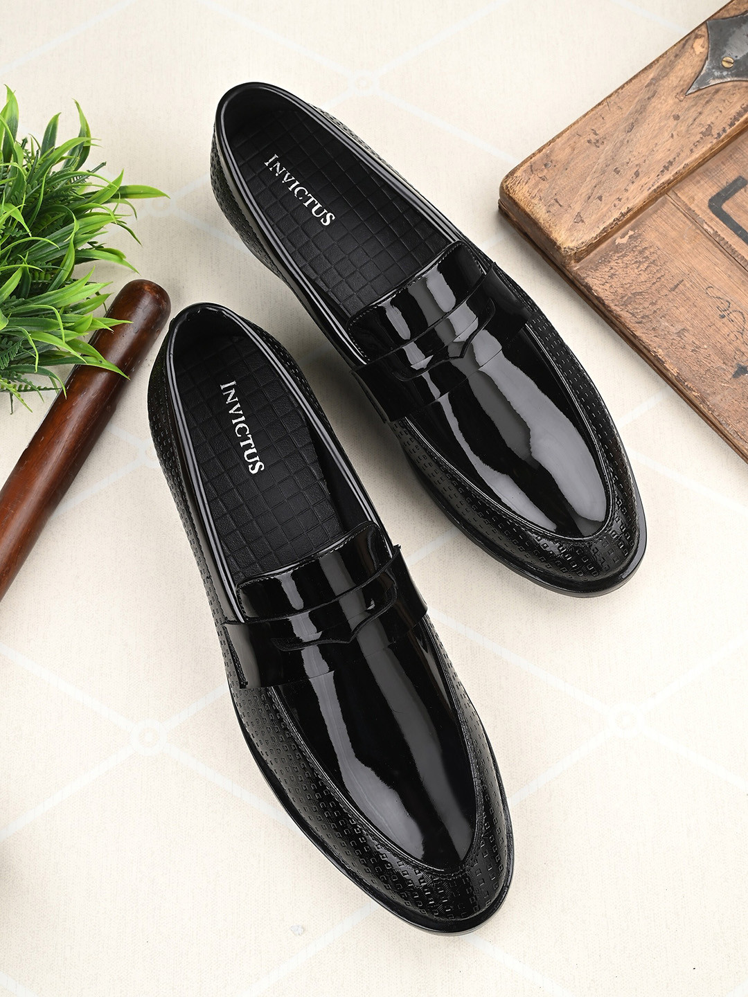 INVICTUS Men Textured Patent Leather Formal Penny Loafers