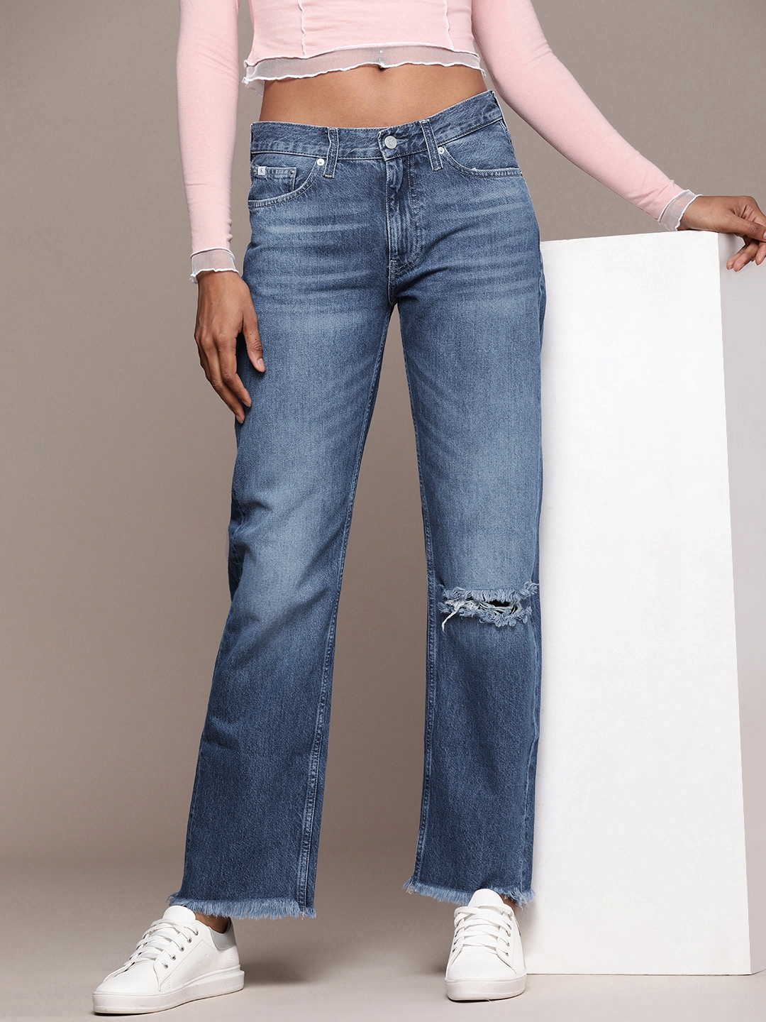 Calvin Klein Jeans Women Pure Cotton Straight Fit Low-Rise Slash Knee Heavy  Fade Jeans