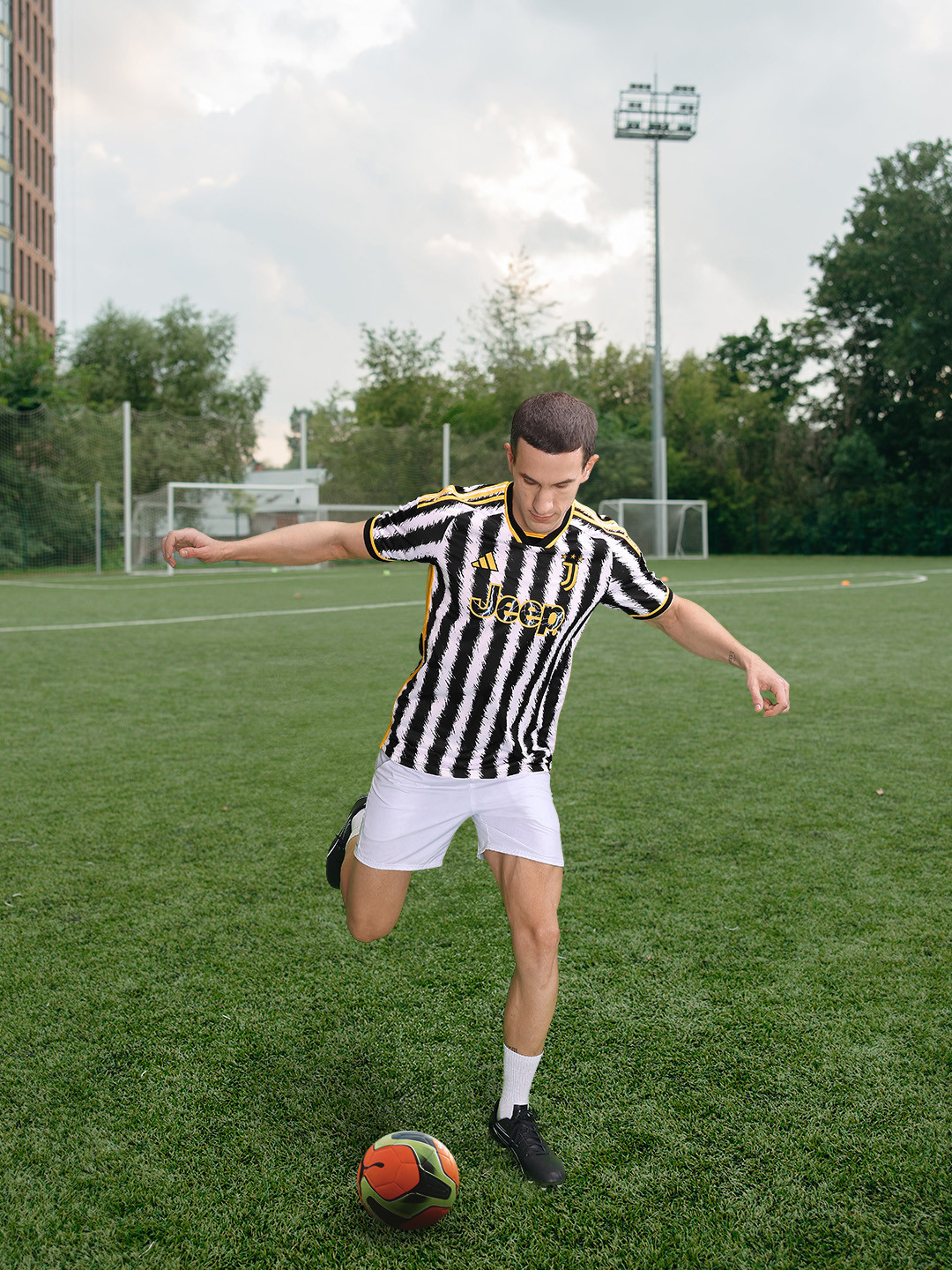 ADIDAS Men Juventus H Football T-shirt