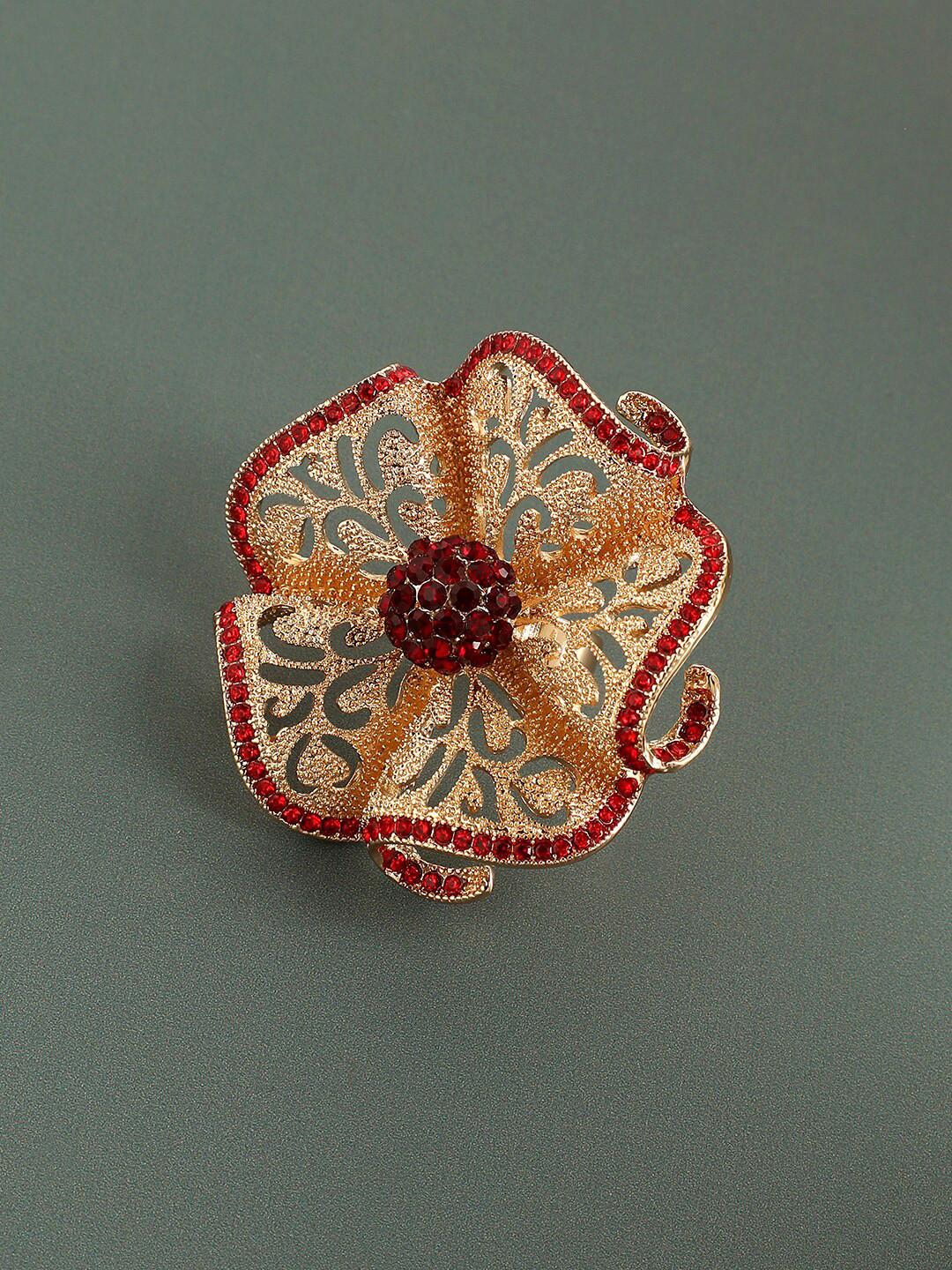 SOHI Gold Plated Stone Work Flower Ring