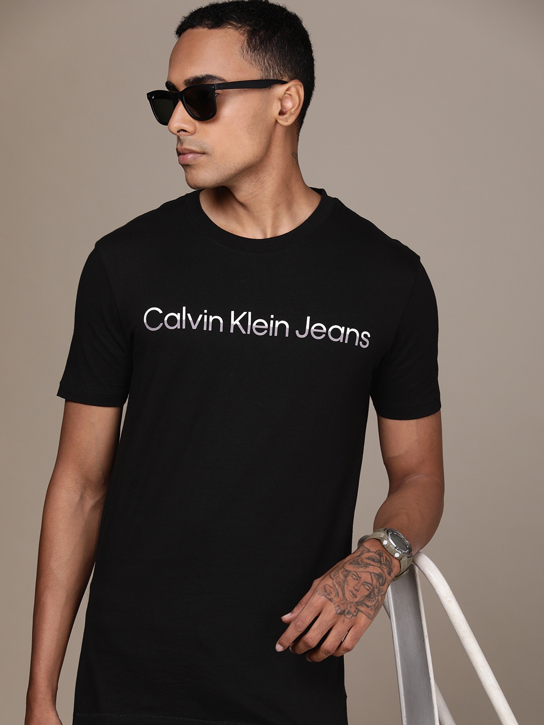 Calvin klein jeans hot sale black t shirt