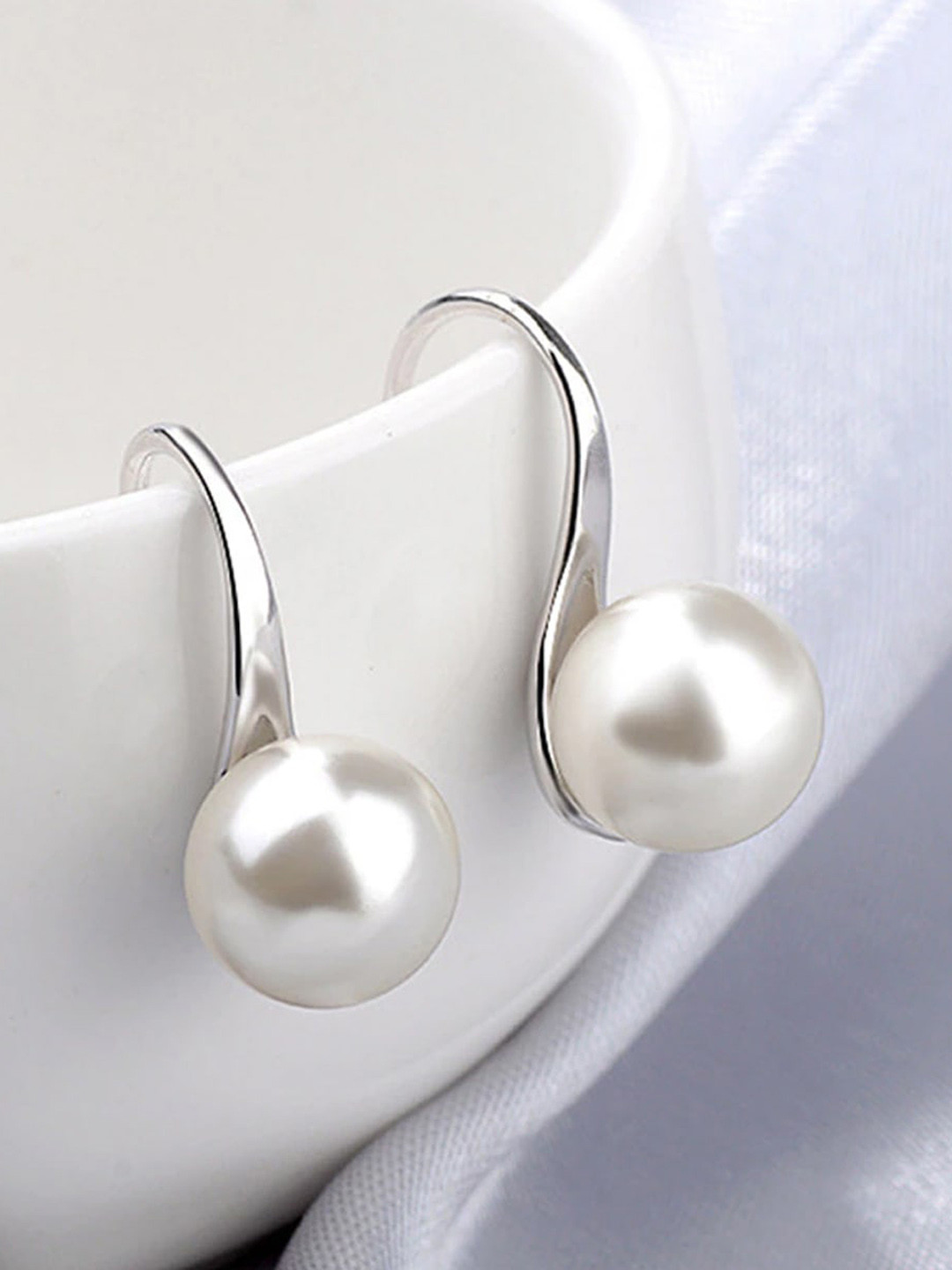 OOMPH Contemporary Pearl Studs Earrings