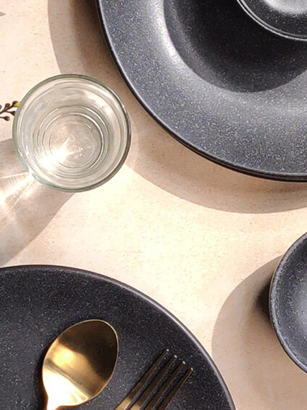 VarEesha Sitare Black Solid Ceramic Microwave Safe 4 Piece Dinner Set