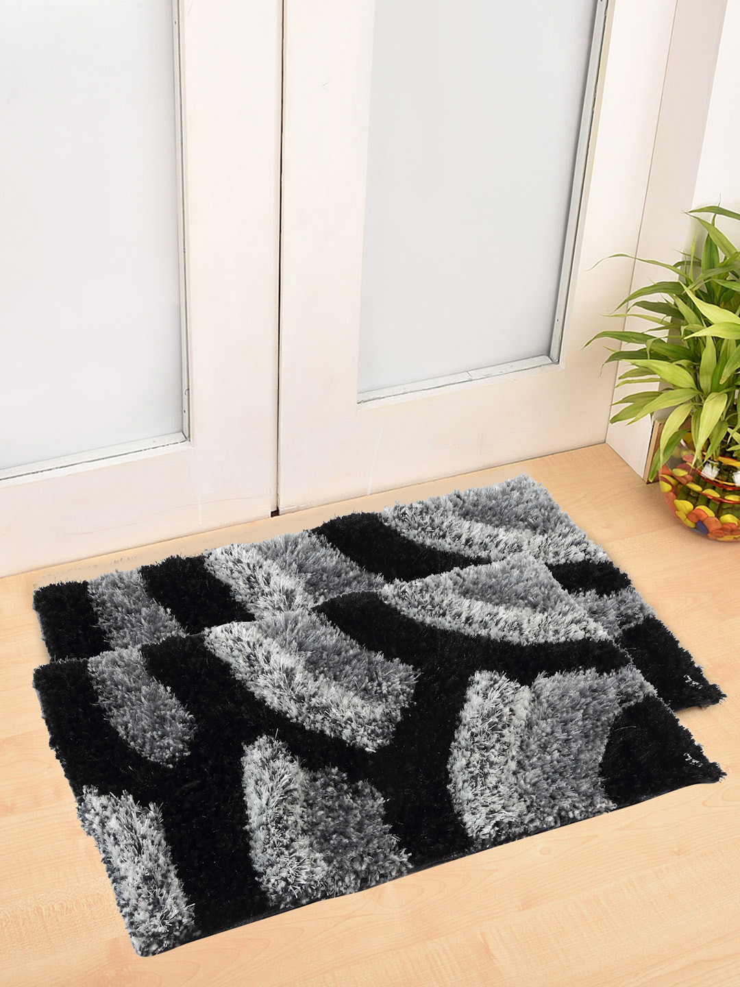 FABINALIV Black & Grey 2 Pieces Geometric Pattern Anti-Skid Doormats