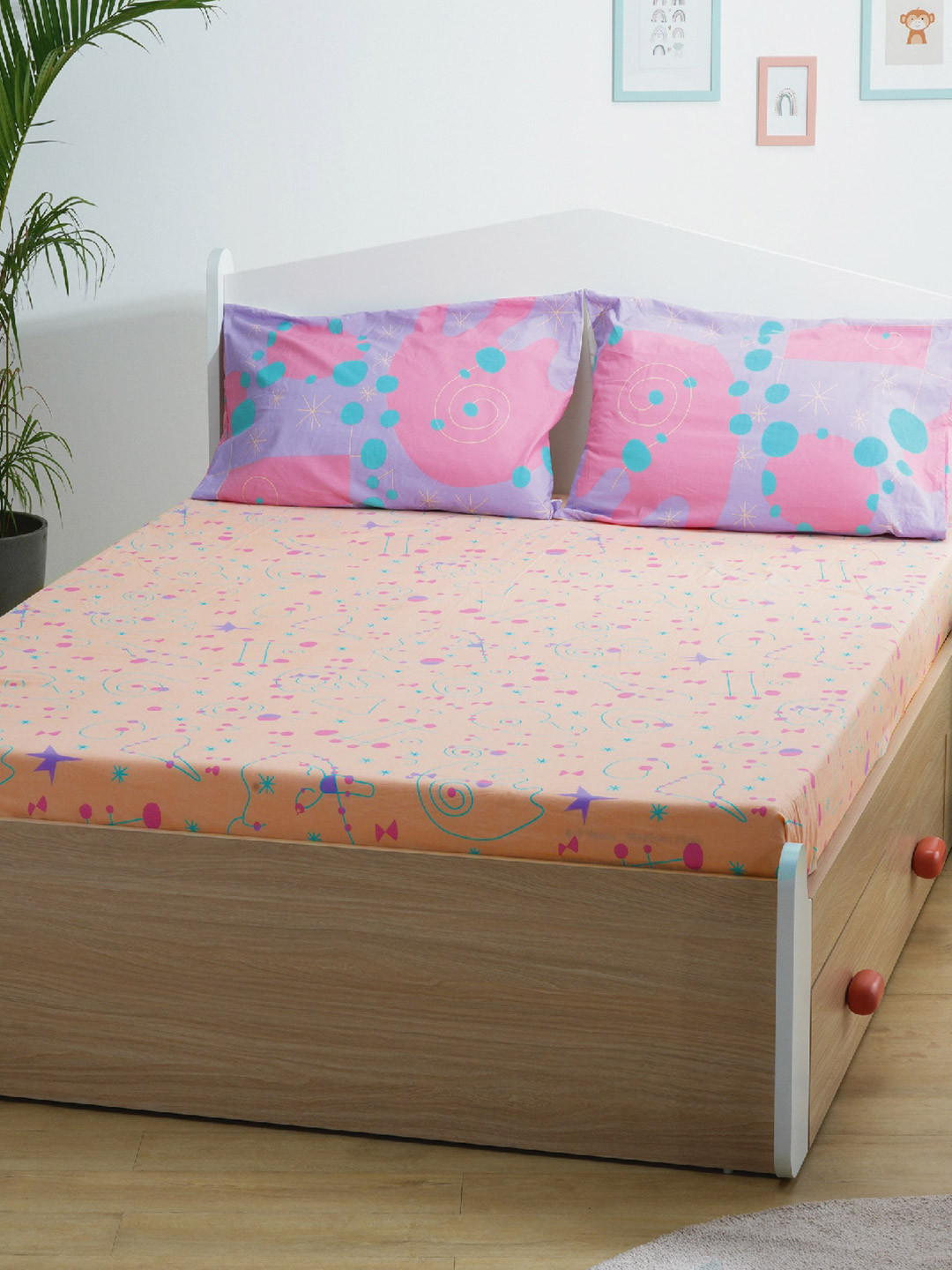 Smartsters Miros Magic Pink Graphic Cotton 180 TC Queen Fine Bedsheet with 2 Pillow Covers-100 x 90 inches