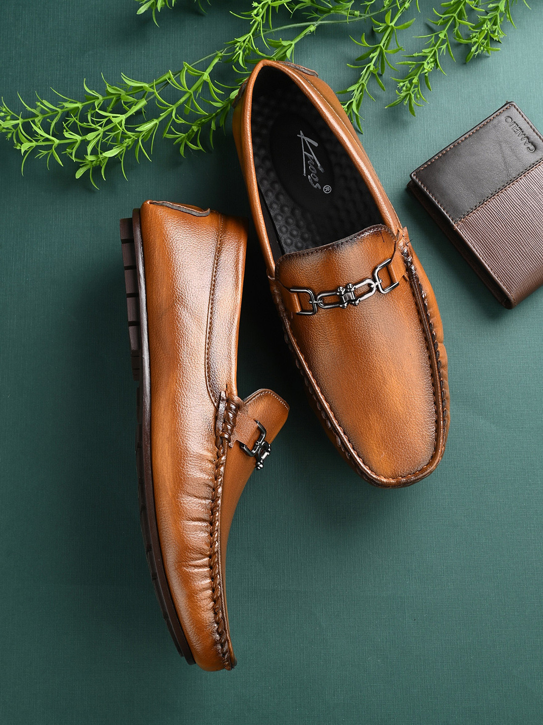 knoos Men Textured Lightweight Loafers