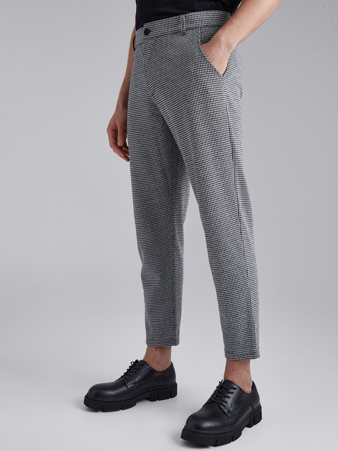 boohooMAN Slim Fit Houndstooth Pattern Cropped Trousers