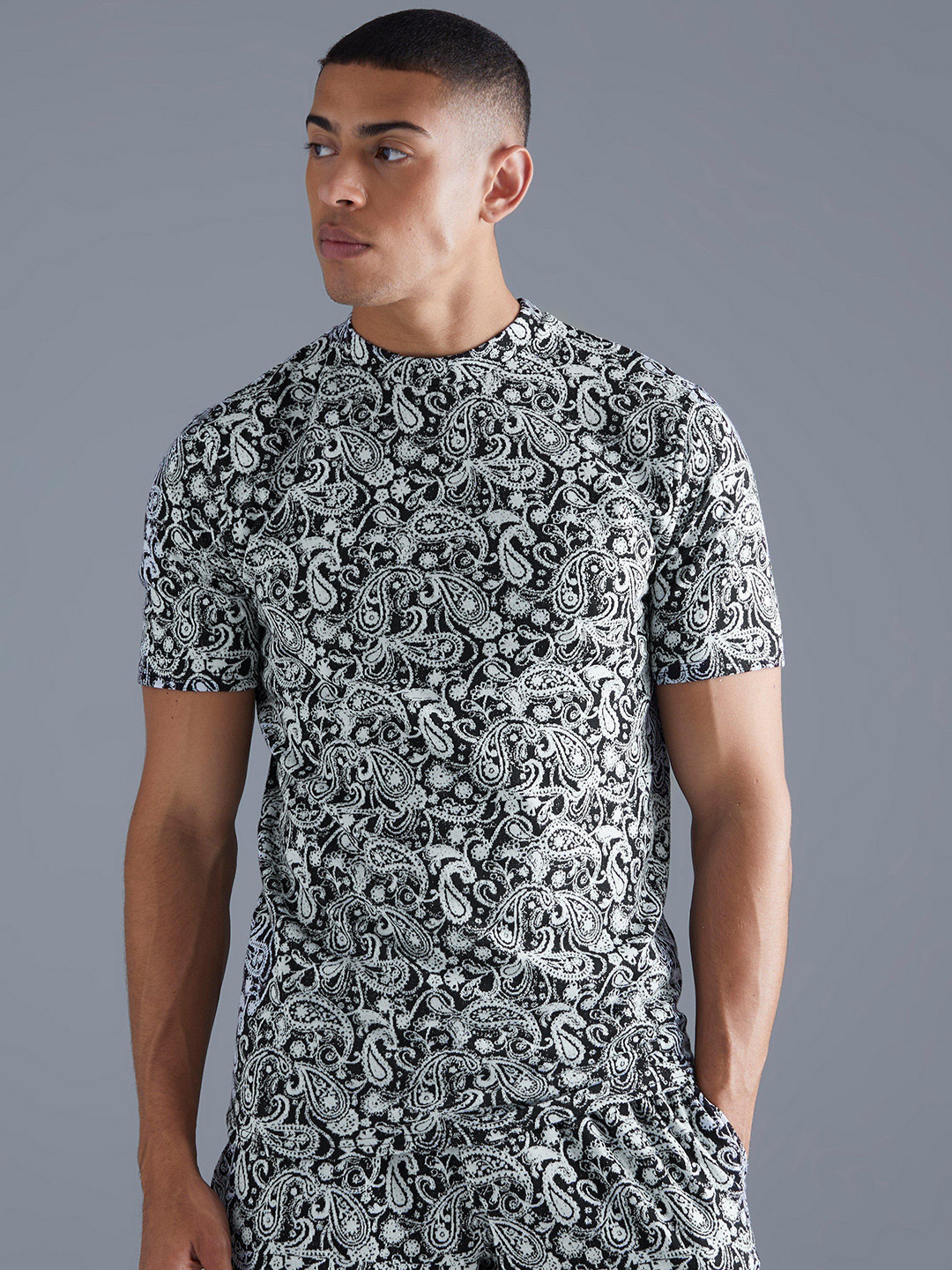 boohooMAN Slim Fit Paisley Jacquard T-shirt