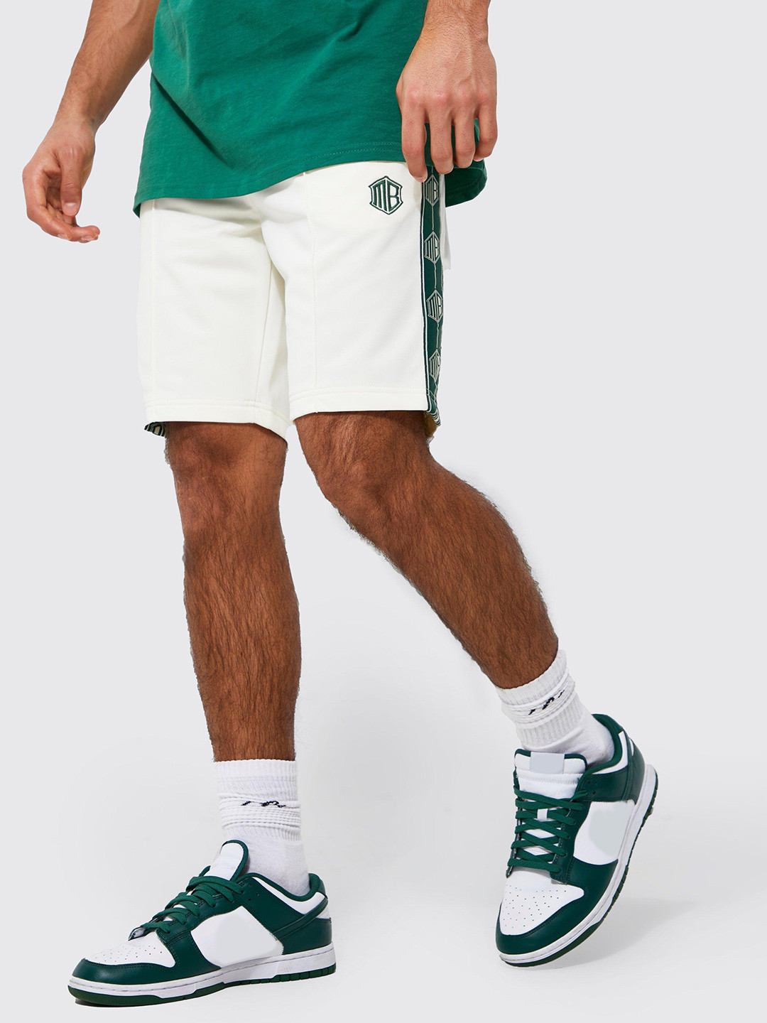 boohooMAN Slim Fit Pintuck Shorts