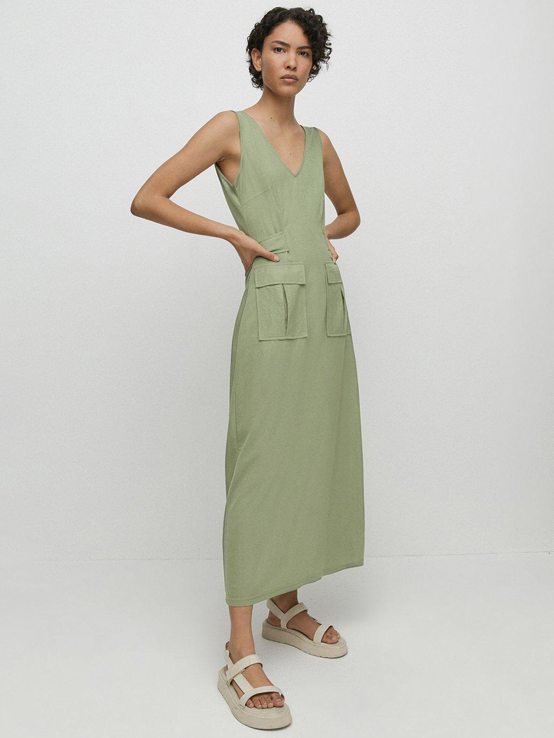WAREHOUSE V-Neck Pocket Detailing A-Line Maxi Dress