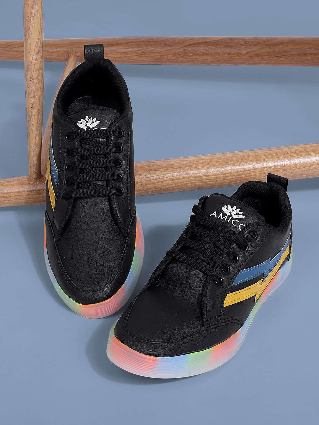 AMICO Men Striped Lightweight Comfort Insole Contrast Sole Sneakers