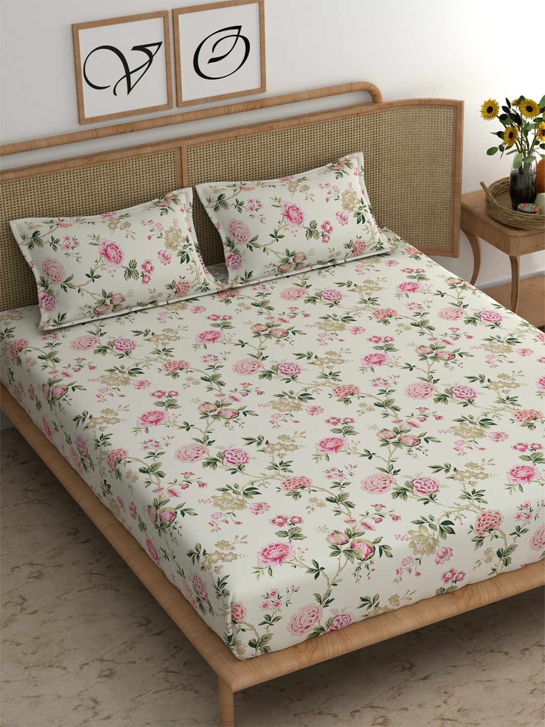 CHHAVI INDIA Pink & White Floral Polycotton 210 TC King Bedsheet & 2 Pillow Covers