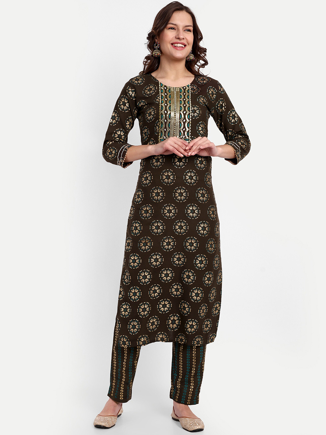 CLOTHING JUNCTION Ethnic Motifs Printed Gotta Patti Straight Kurta With Trousers