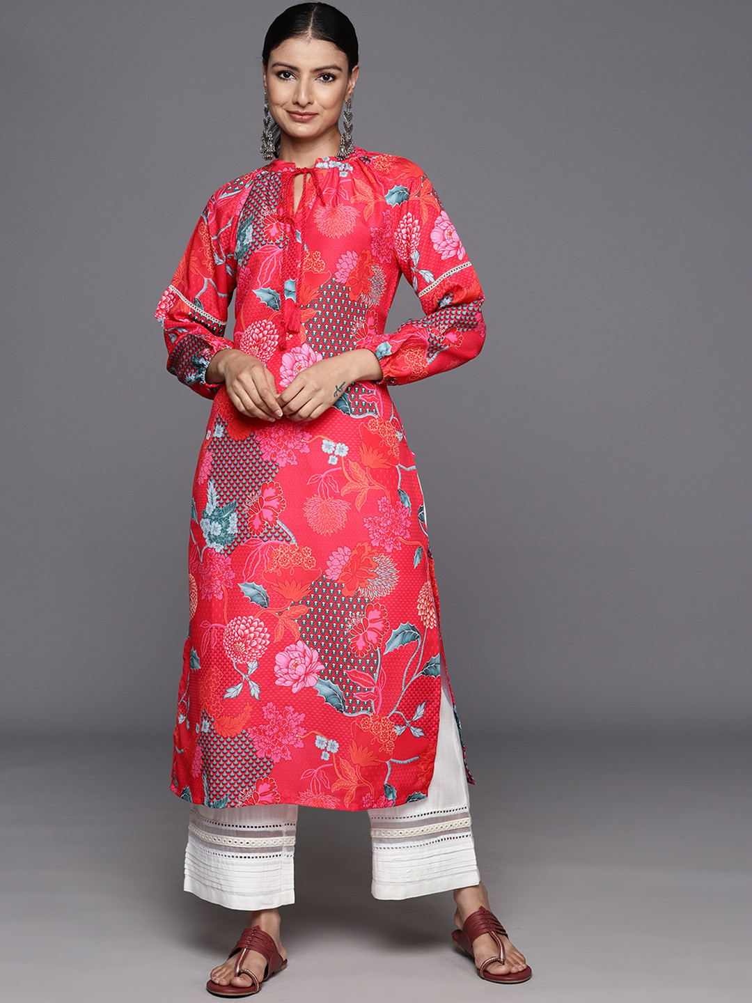 Varanga Women Floral Printed Tie-Up Neck Puff Sleeves Straight Woolen Kurta